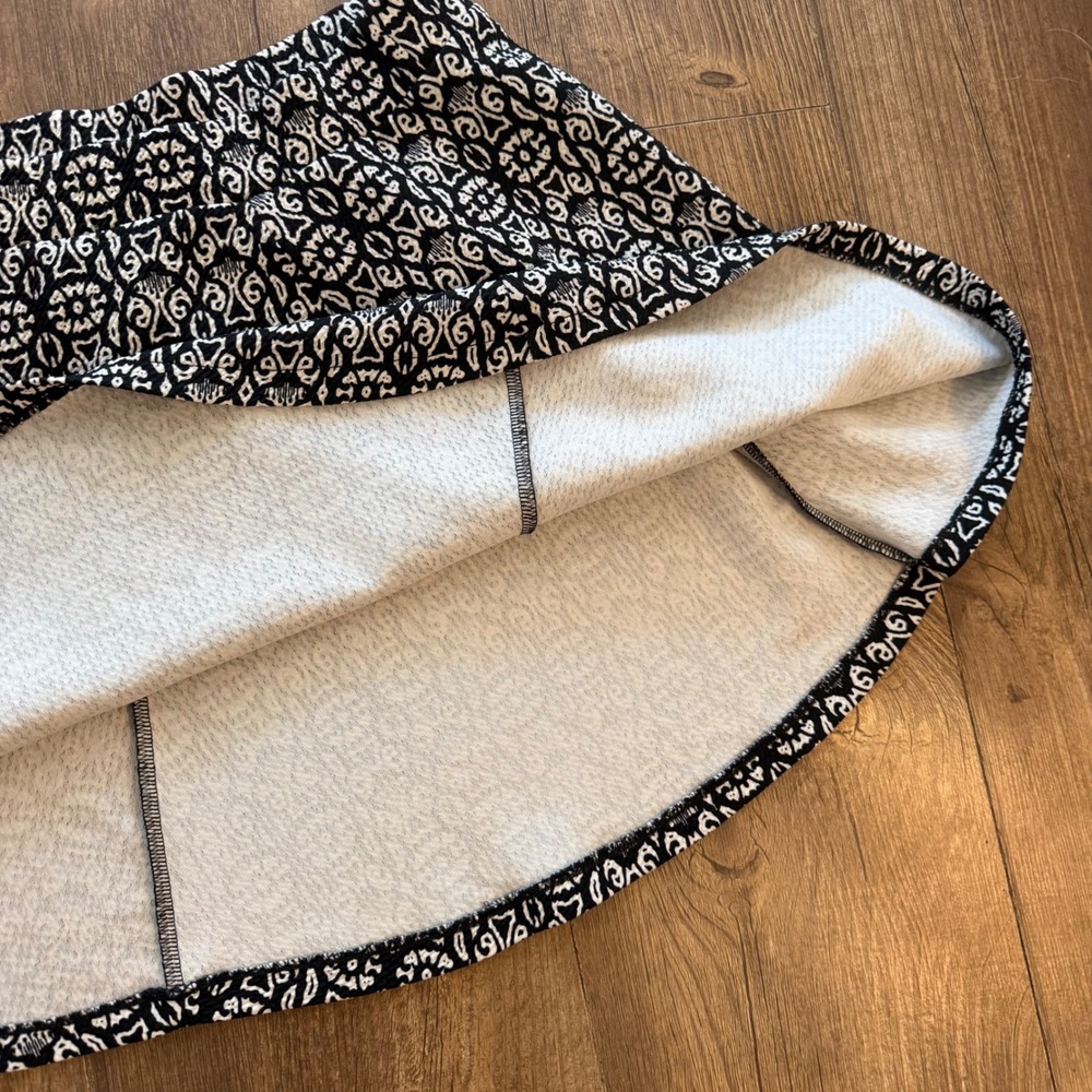 Aeropostale Skater Skirt Womens Medium Black White Geometric Damask Mini Stretch - Picture 4 of 8